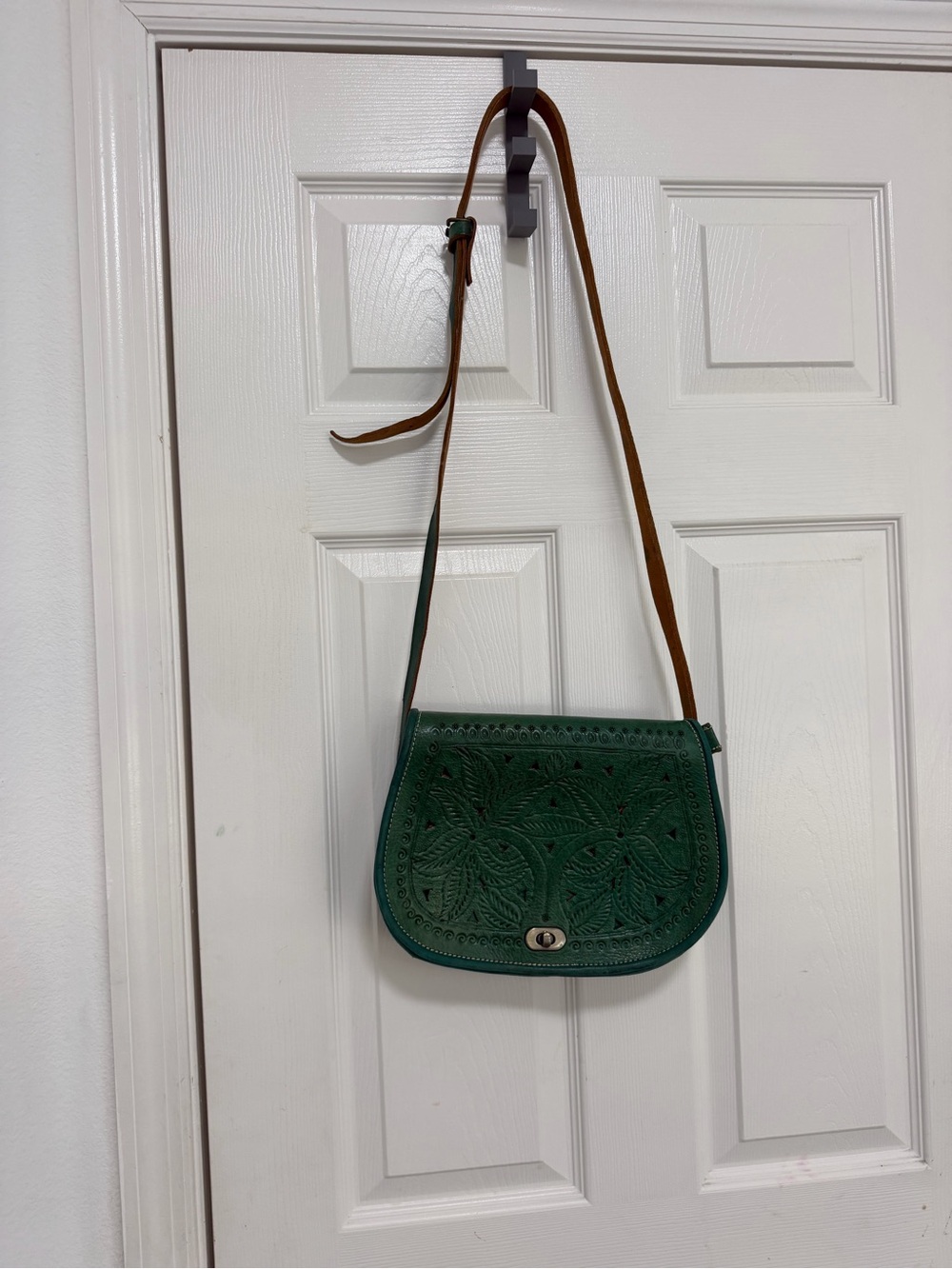 Vintage Handmade Mexican Leather Crossbody Bag 💚